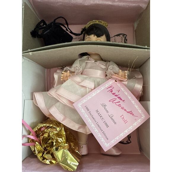 Madame Alexander Glittering Memories 1992 MADC Convention PROM QUEEN + Necklace - Picture 11 of 11